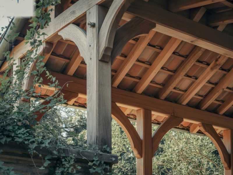 Perawatan Genteng Sirap Kayu Agar Usia Pakainya Lebih Lama